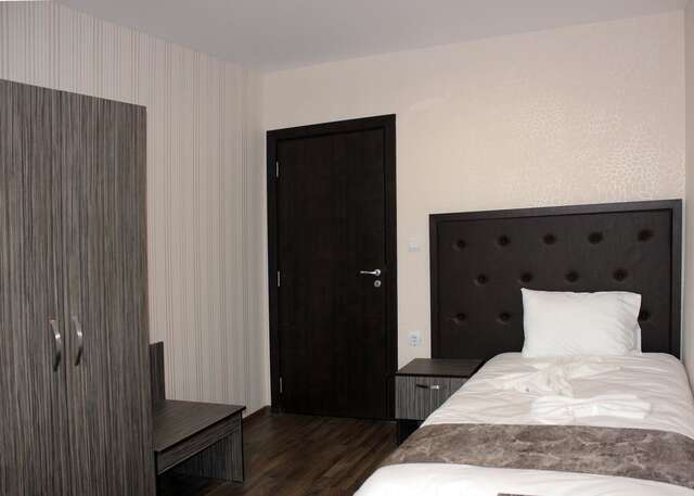 Отель Family Hotel Silistra Силистра-46
